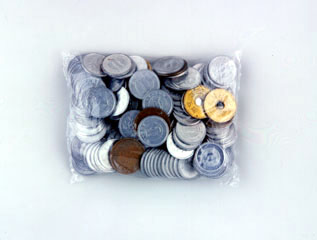 140枚の硬貨から成る195円（金額第一七番）／195 yen which consists of 140 coins (Money amount No. 17)／表示用